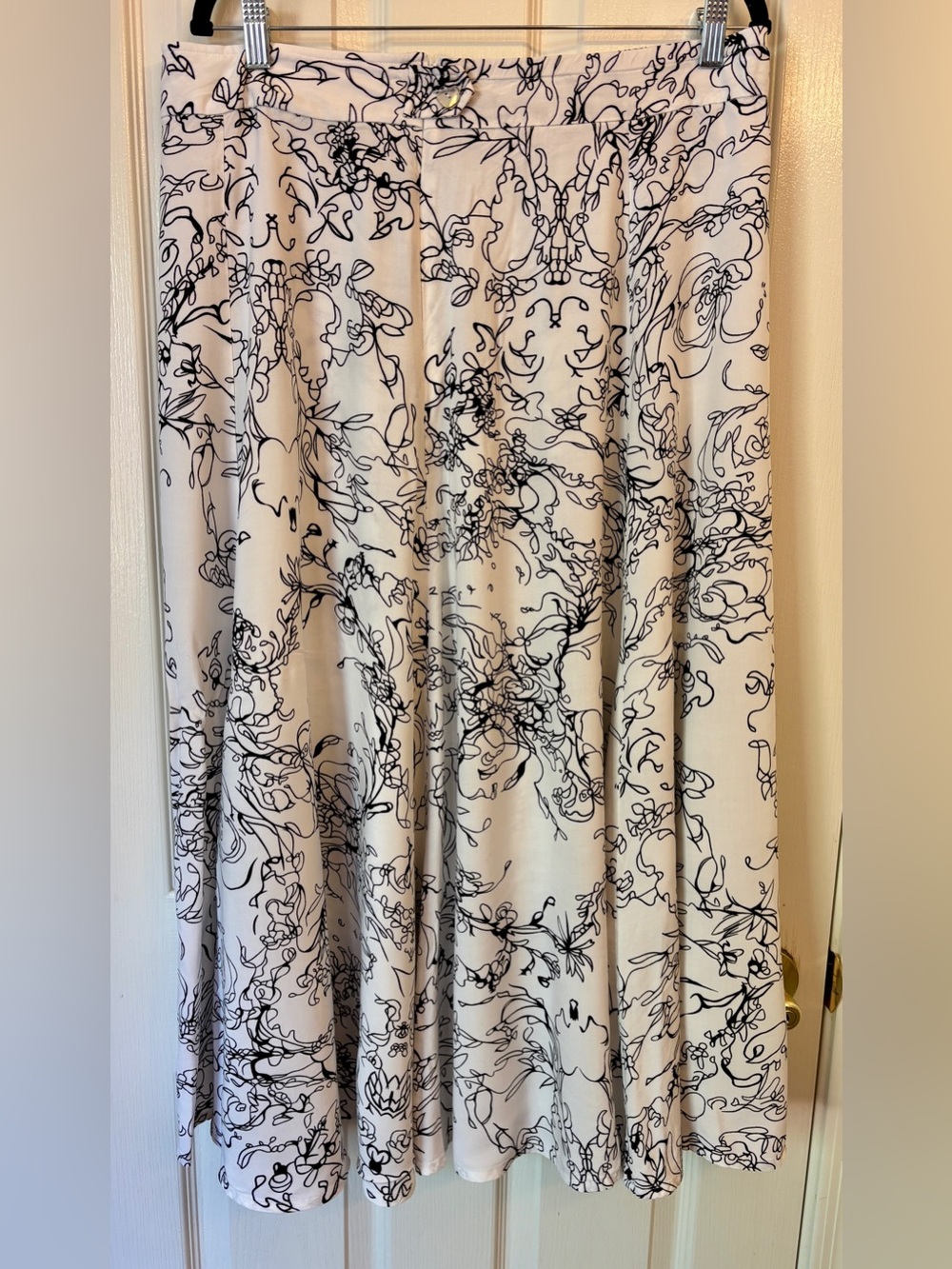 Floral Black & White Maxi Skirt ~ Women’s Large ~ Flowy, Bohemian